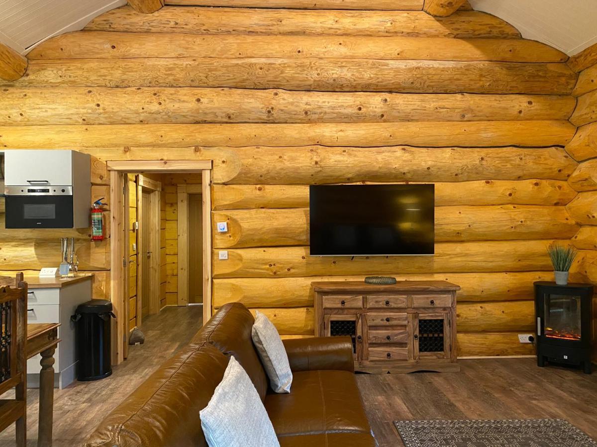Ewes Water Log Cabins Langholm Ngoại thất bức ảnh
