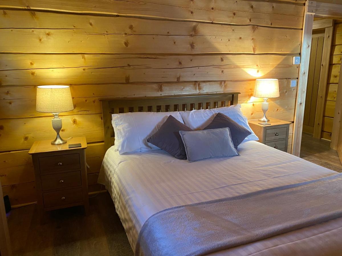 Ewes Water Log Cabins Langholm Ngoại thất bức ảnh