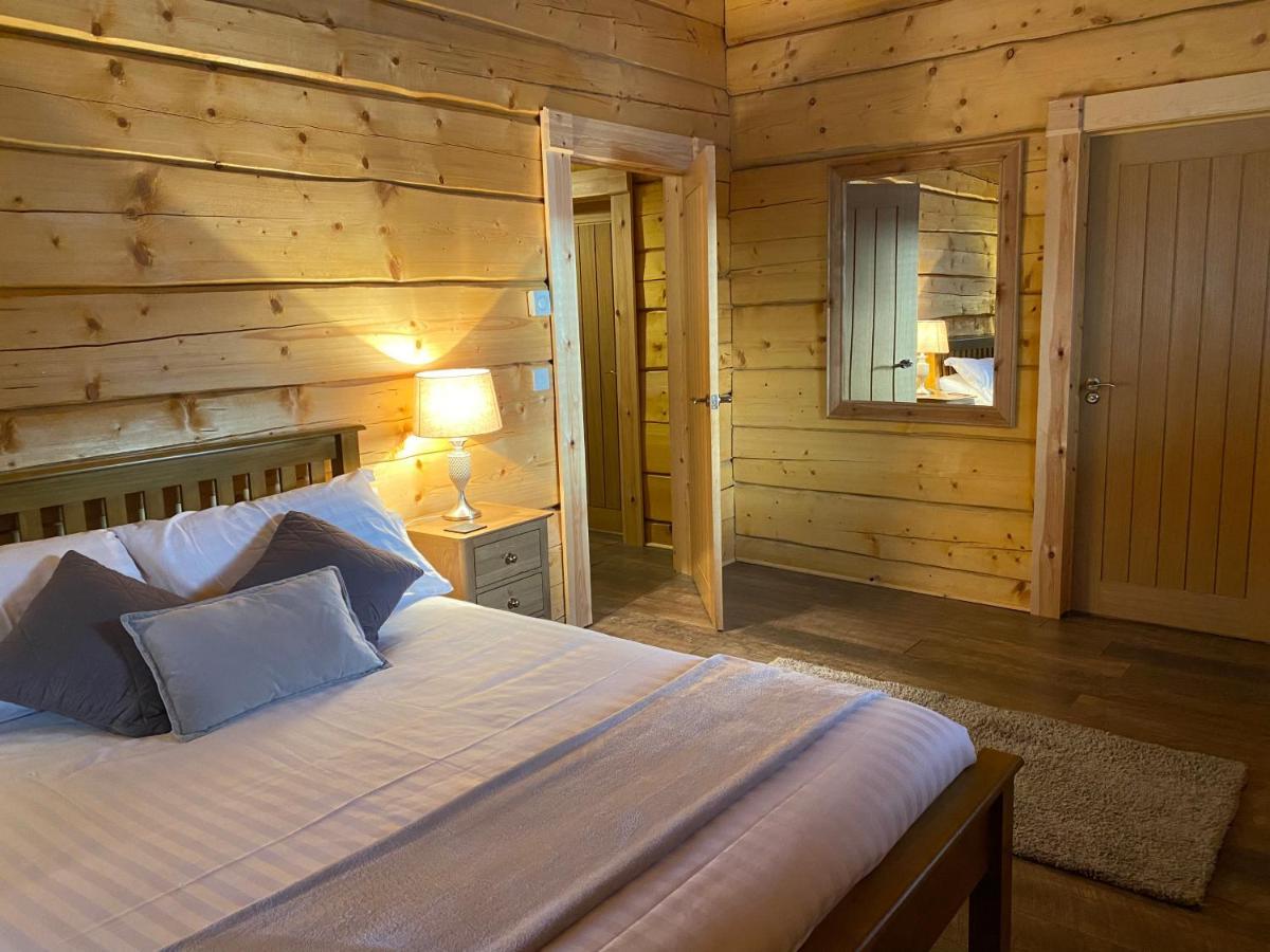 Ewes Water Log Cabins Langholm Ngoại thất bức ảnh